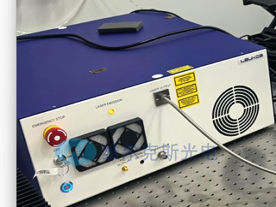 1-5μm超连续白光光源